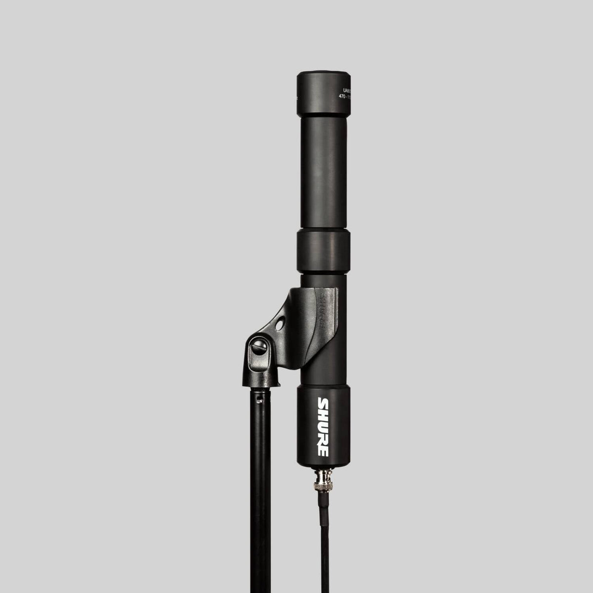 Shure UA860SWB, Omnidirectional Antenna, 1/2 Wave Omni Antenna, Includes 2'BNC/BNC Cable, 25' Bnc/bnc Cable and WA371 Mounting Clip, 470-1100 MHz
