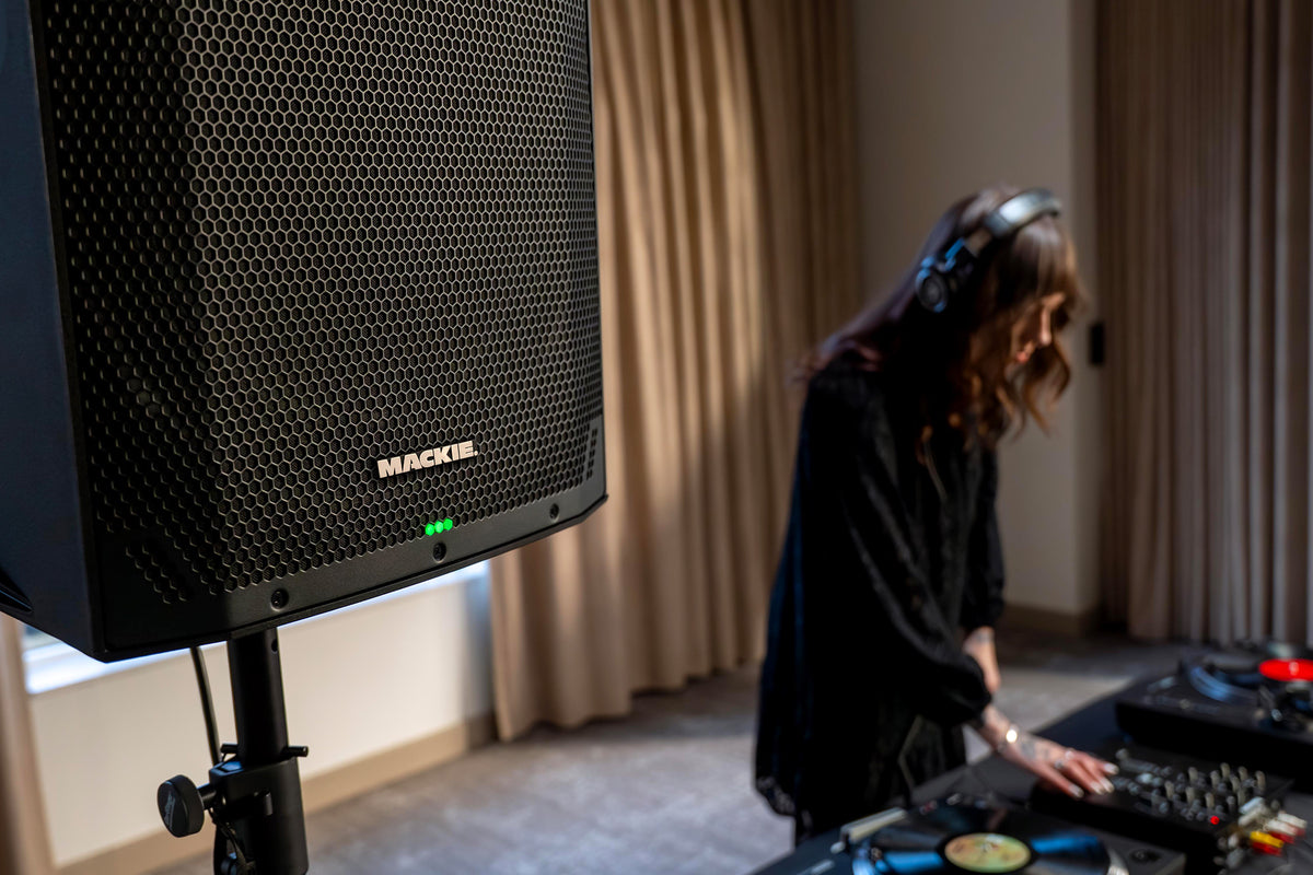 Mackie - Thump12v4 12" 1400W Professional Powered Loudspeaker